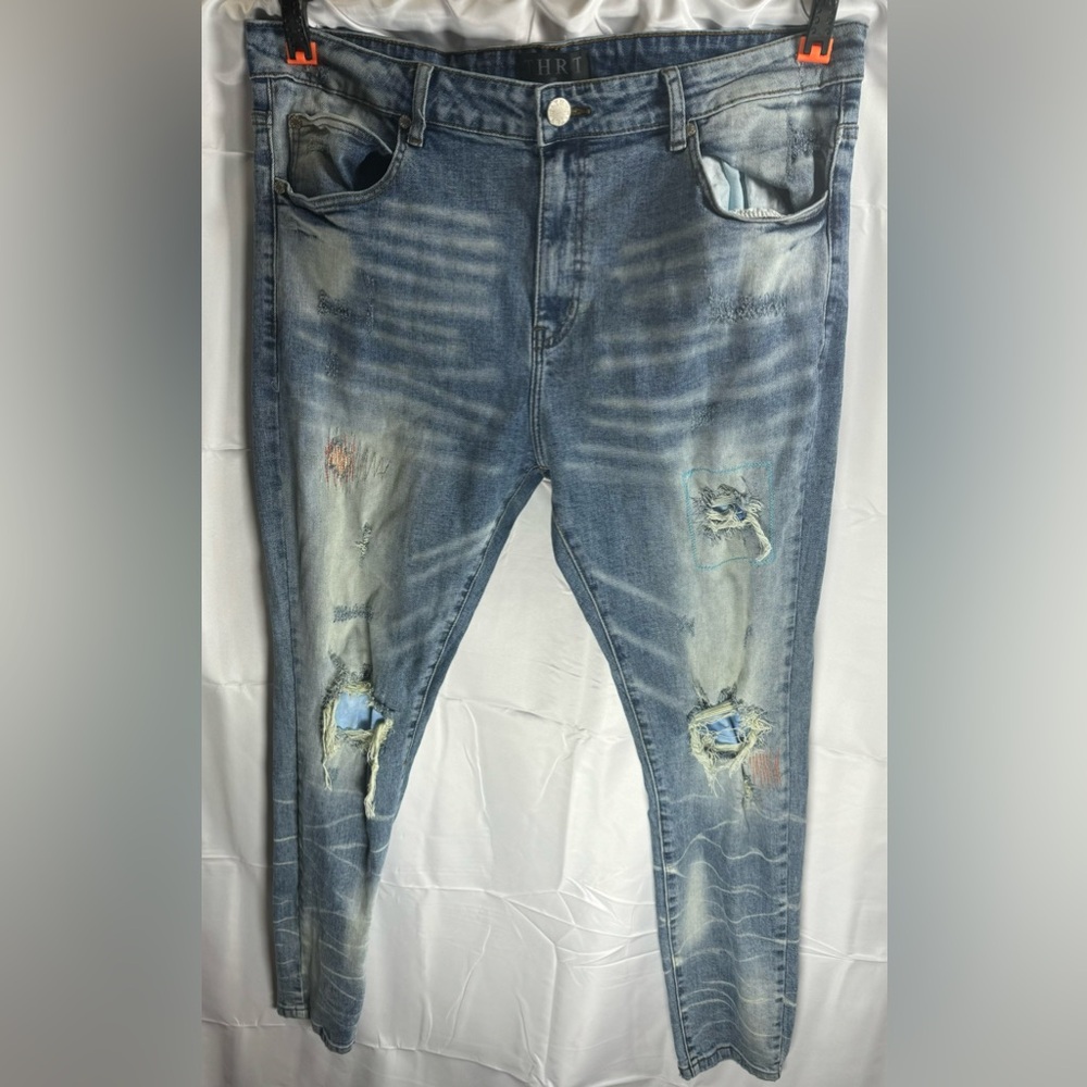 USED THRT DISTRESSED DENIM JEAN SIZE 40